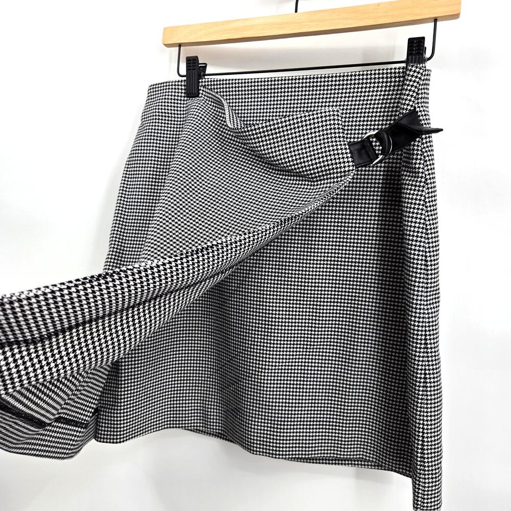 Ann Taylor 4 Mini Skirt Houndstooth Black White Wrap Leather Buckle Aline Flare - Picture 2 of 6